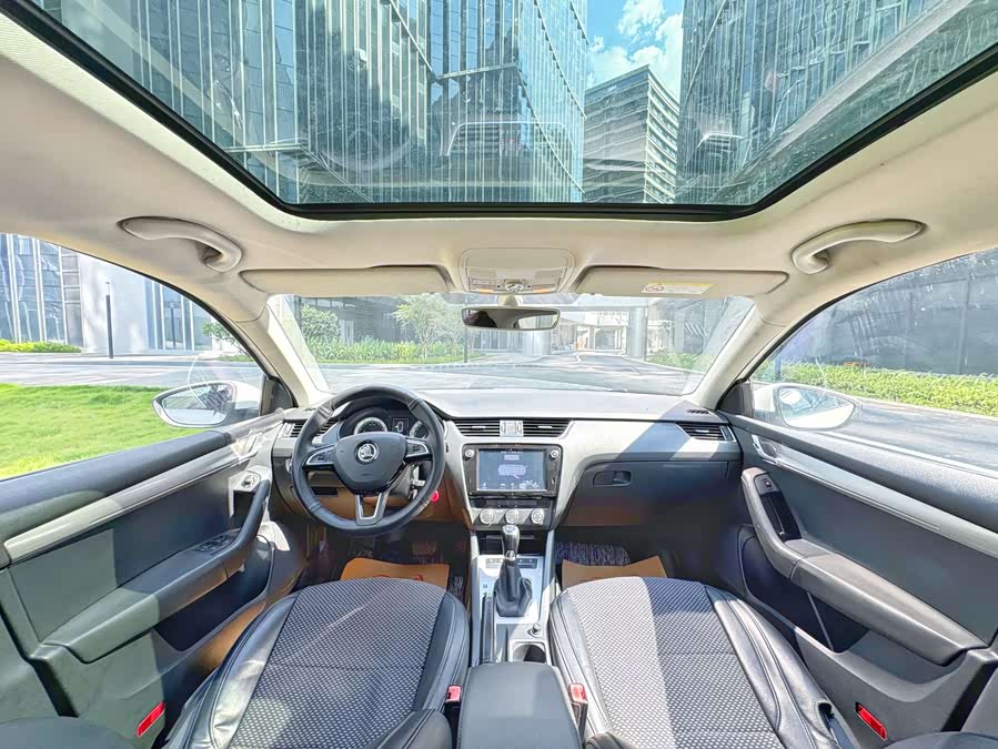 Skoda Octavia 2022 car image #6