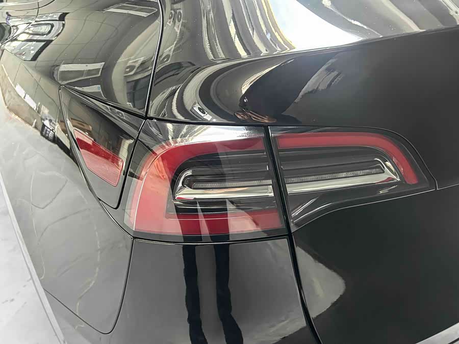 Tesla Model Y 2021 car image #6