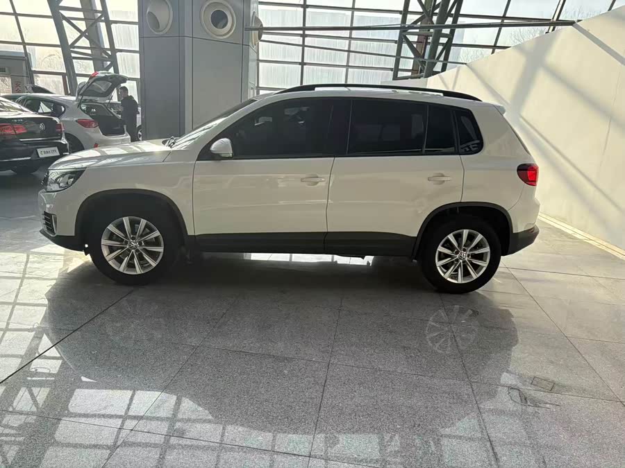 Volkswagen Tiguan 2017 car image #6