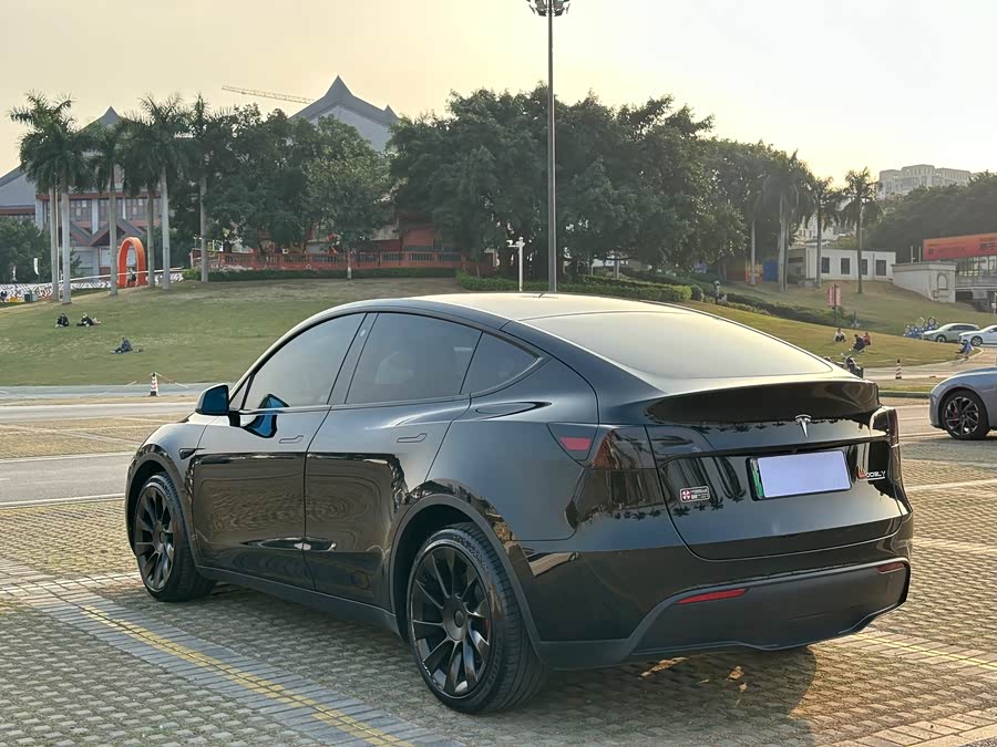 Tesla Model Y 2022 #6 Tesla Model Y 2022 car image #6