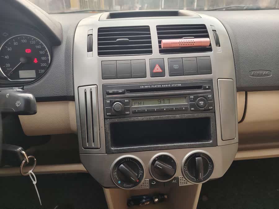 Volkswagen Polo 2007 car image #6