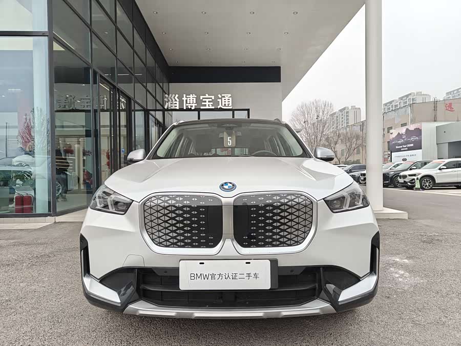 BMW iX1 2025 car image #6