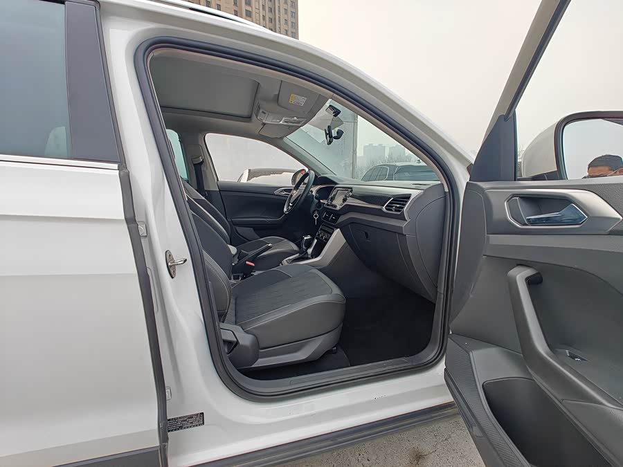 Volkswagen T-Cross 2019 car image #6