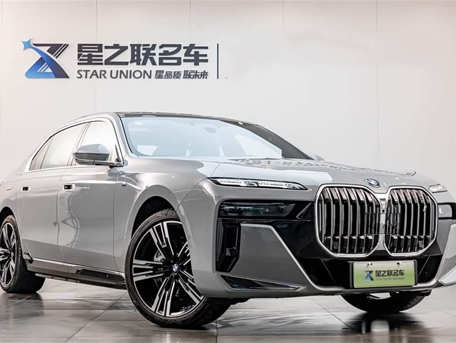 BMW i7 2025 car image #6