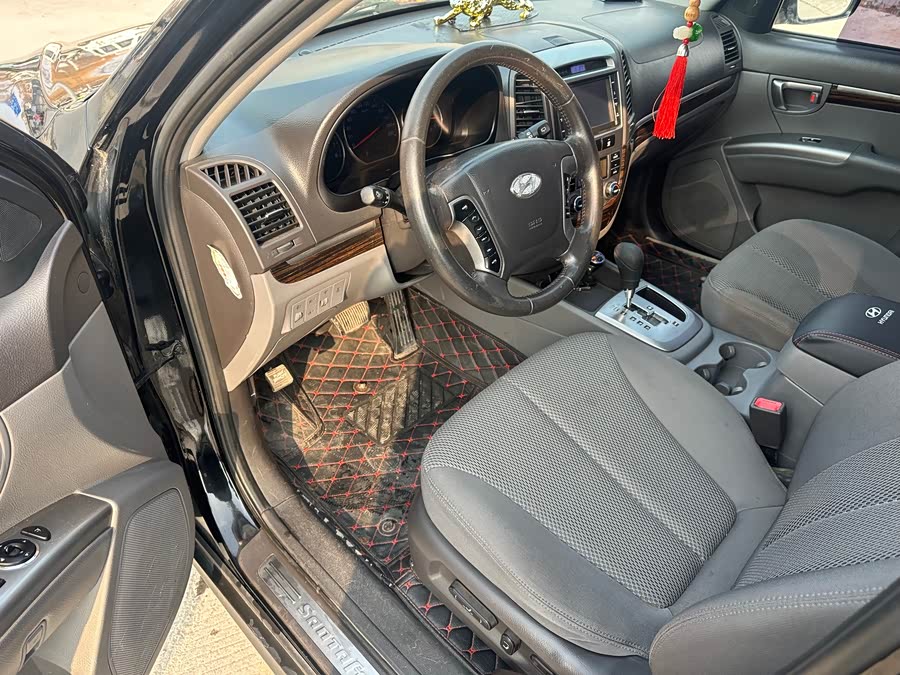 Hyundai Santa Fe Classic 2010 car image #6