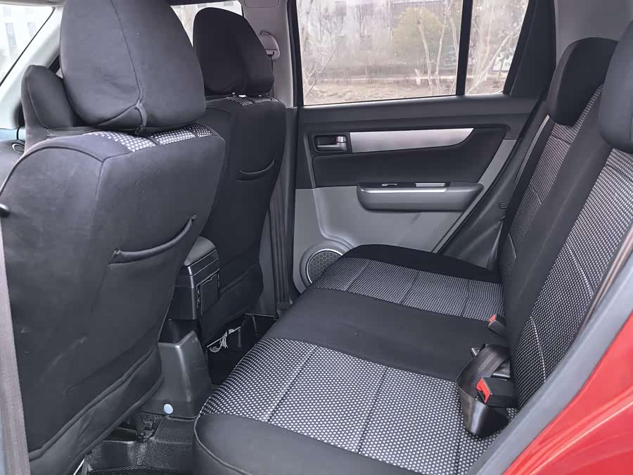 Suzuki Swift 2015 car image #6