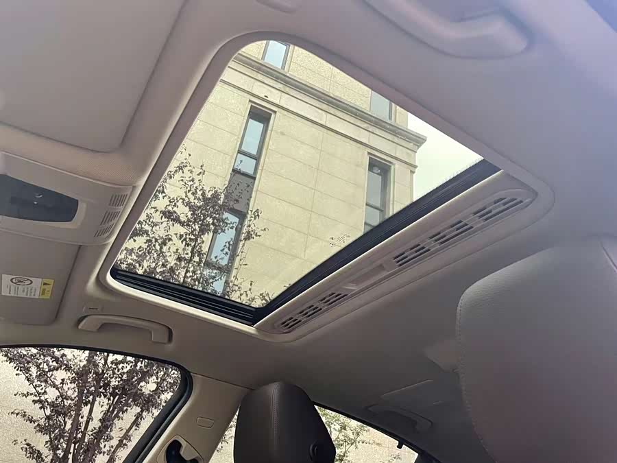 BMW 3 Series 2018 car image #6