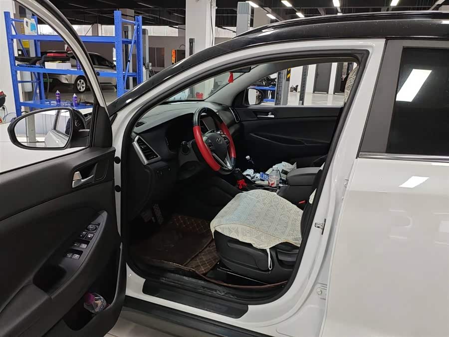 Hyundai Tucson 2017 car image #6