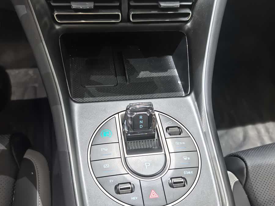 BYD Sea Lion 05 DM-i 2025 car image #6