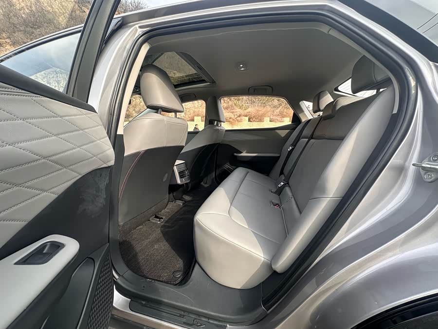 Toyota bZ3 2024 صورة سيارة #6