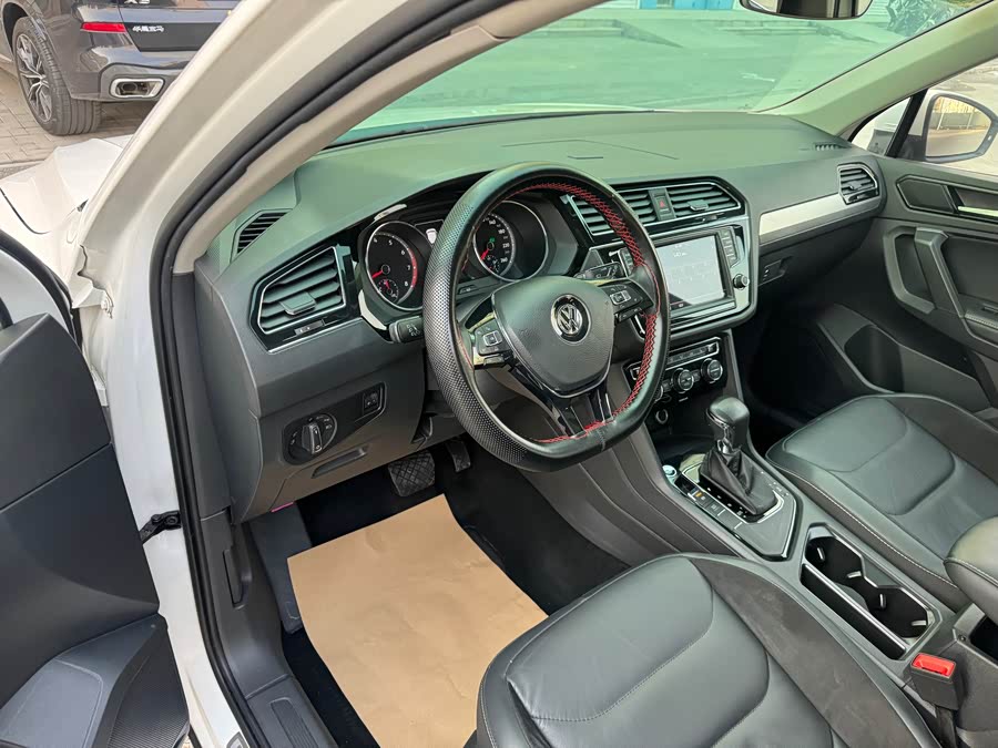 Volkswagen Tiguan L 2018 car image #6