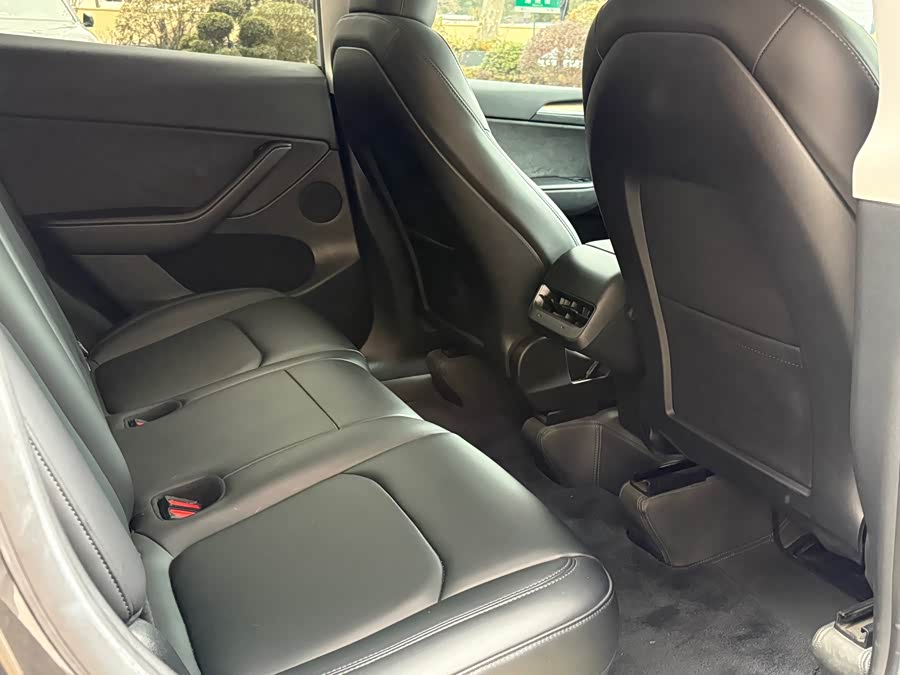 Tesla Model Y 2022 #6 Tesla Model Y 2022 car image #6