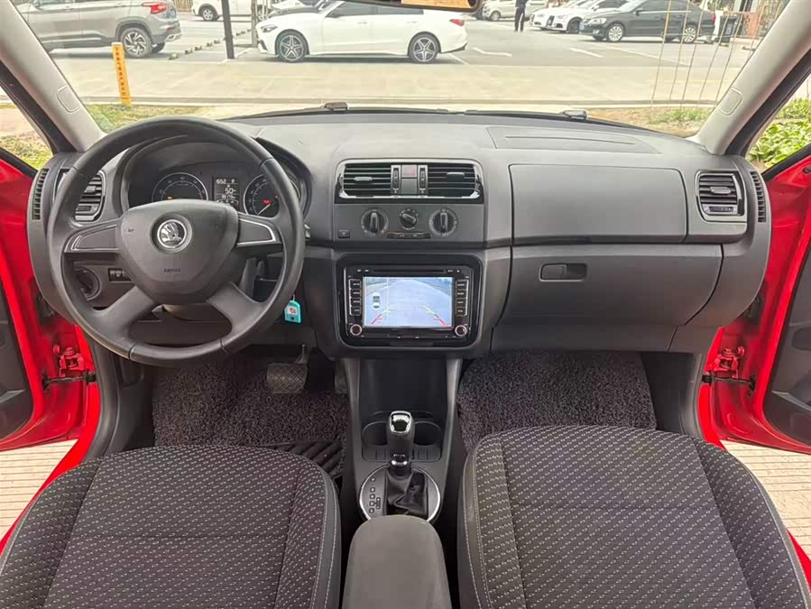 Skoda Fabia 2014 immagine di auto #6