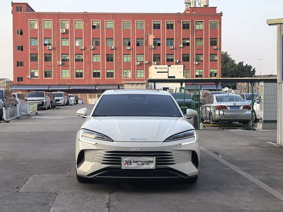 BYD Seal 07 DM-i 2025 immagine di auto #6