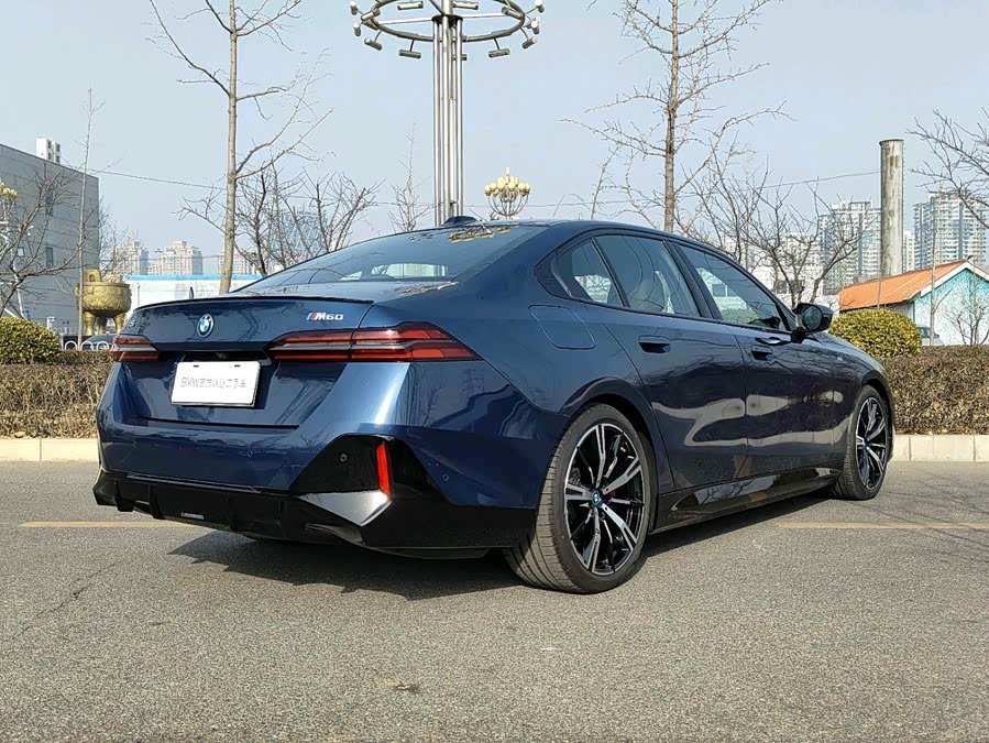 BMW i5 M60 car image #6