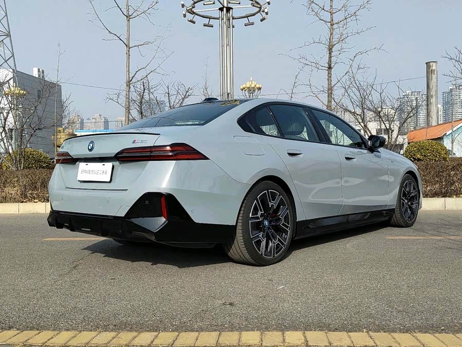 BMW i5 M60 #6 BMW i5 M60 صورة سيارة #6