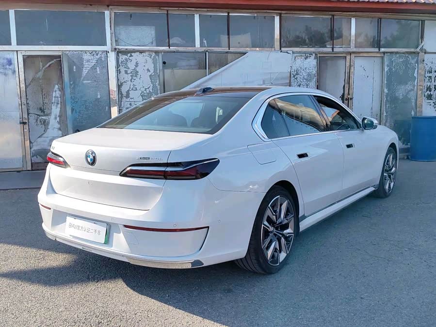 BMW i7 2024 car image #6