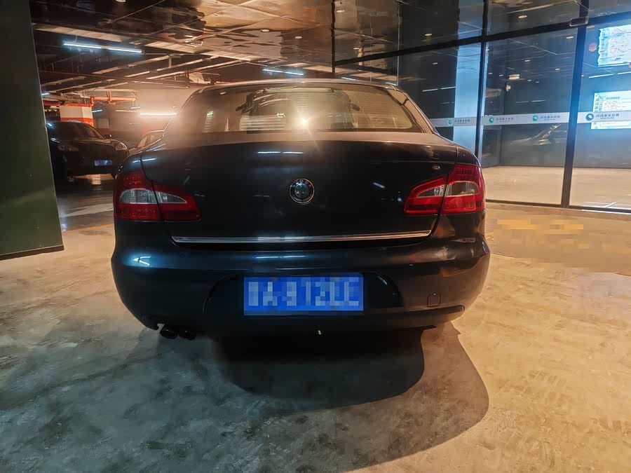 Skoda Superb 2010 car image #6