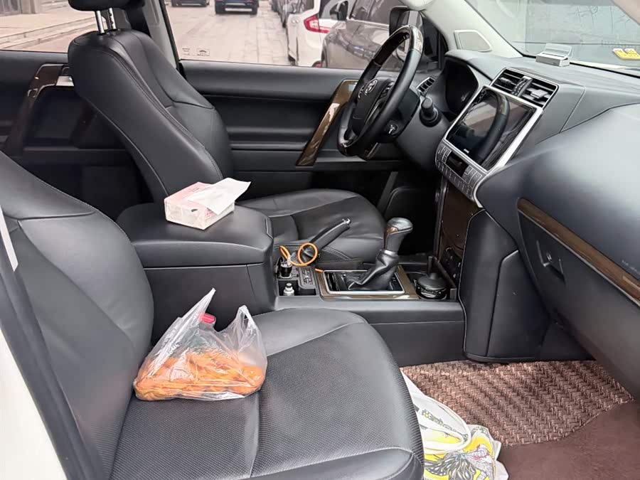 Toyota Land Cruiser Prado 2018 car image #6