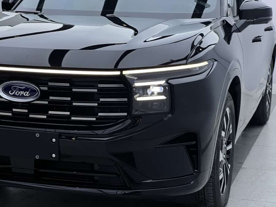 Ford Edge 2025 car image #6
