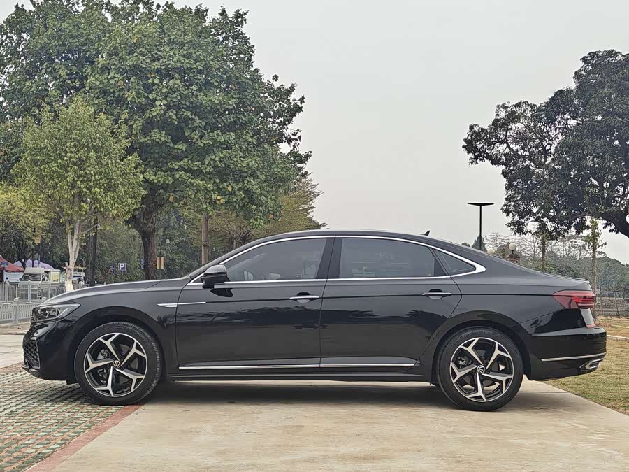 Volkswagen Passat 2023 car image #6