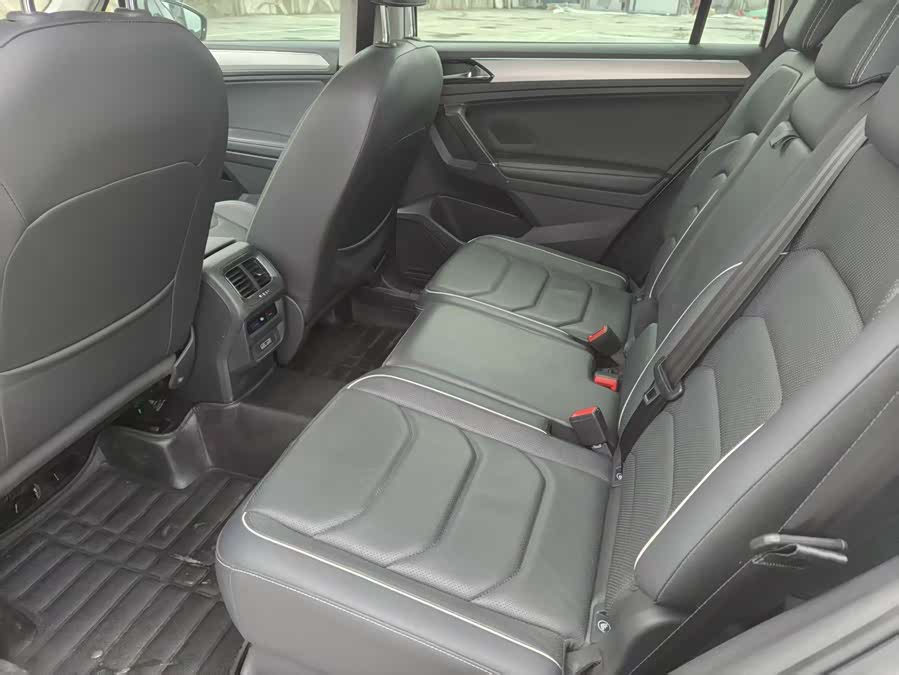 Volkswagen Tiguan L 2017 car image #6