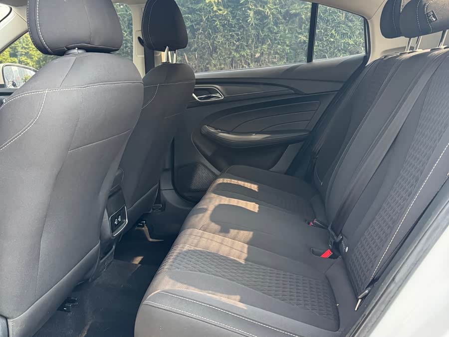 Roewe i5 2020 car image #6
