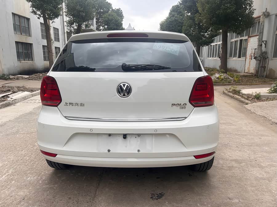 Volkswagen Polo 2015 car image #6