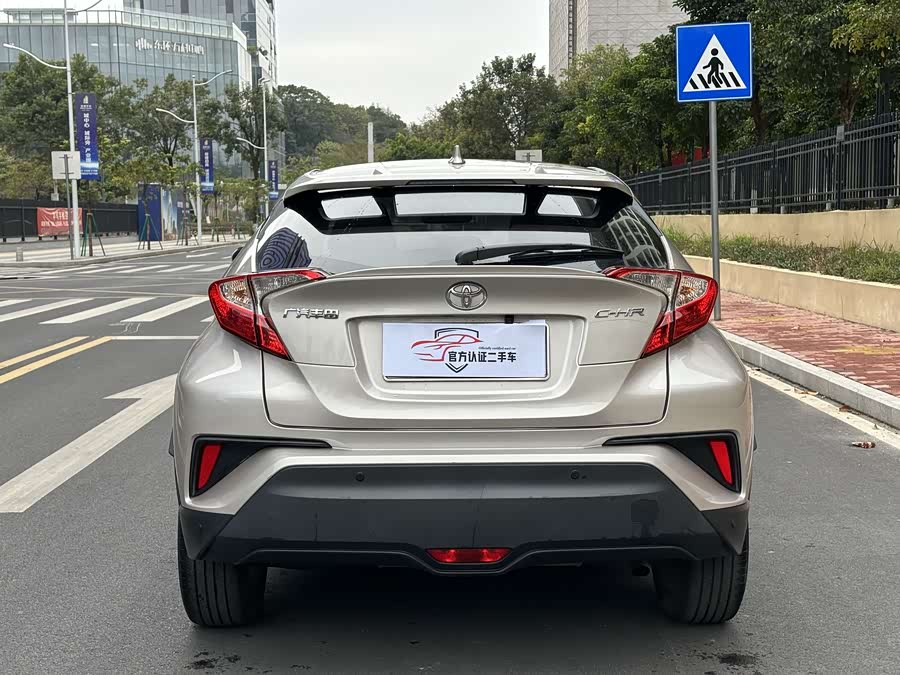 Toyota C-HR 2021 car image #6