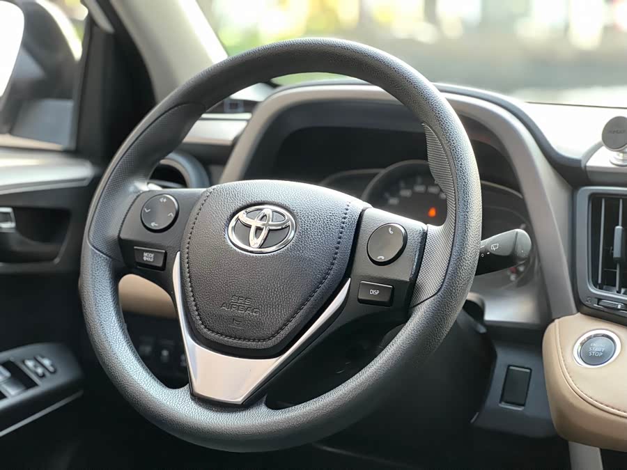 Toyota RAV4 2018 car image #6