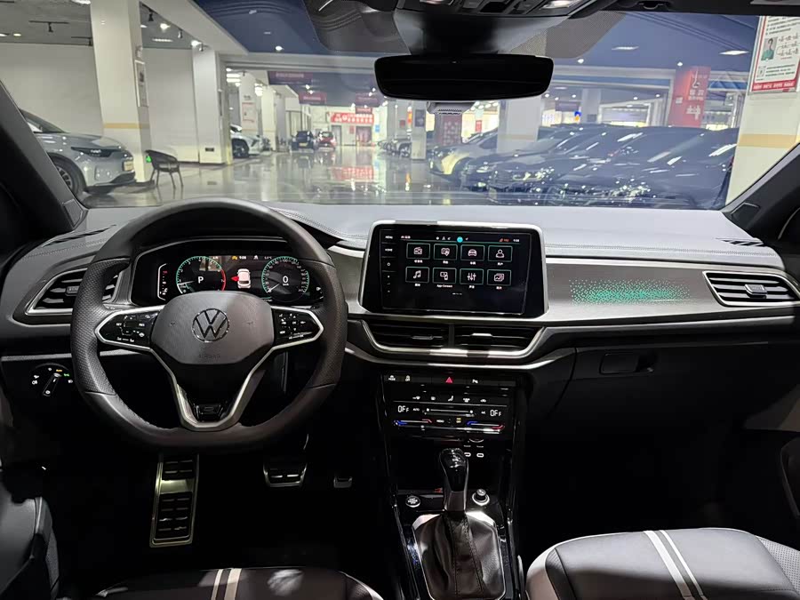 Volkswagen T-Roc 2024 car image #6