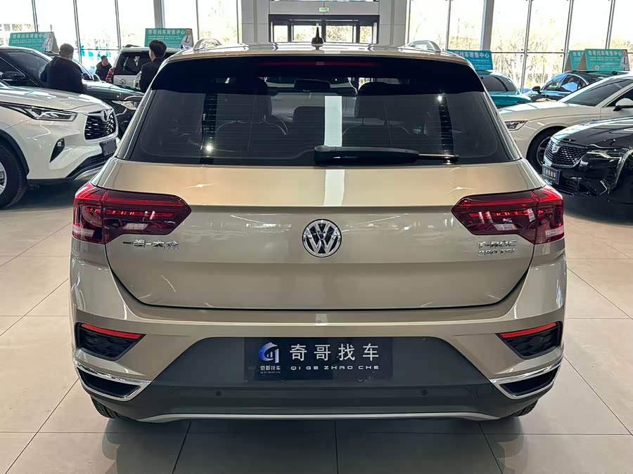 Volkswagen T-Roc 2020 car image #6