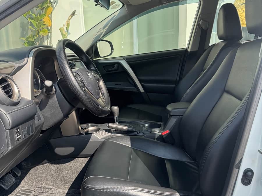 Toyota RAV4 2015 car image #6