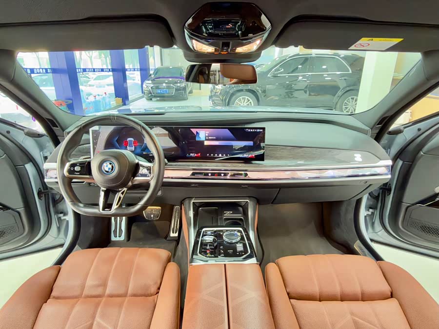 BMW i7 2023 car image #6