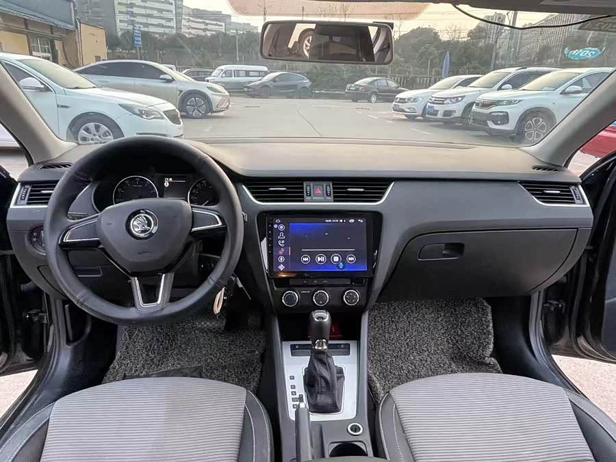 Skoda Octavia 2016 car image #6