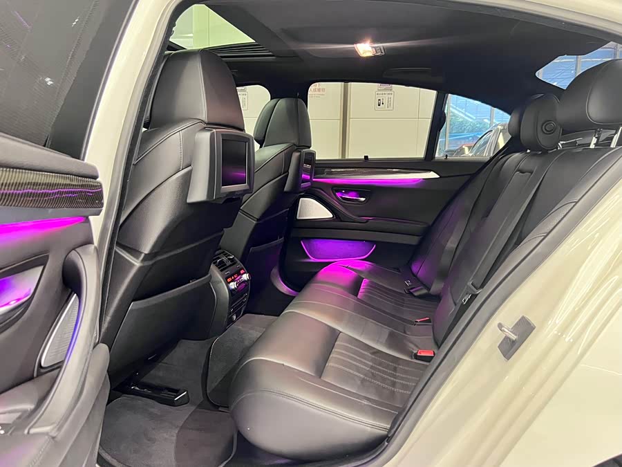 BMW M5 2014 car image #6