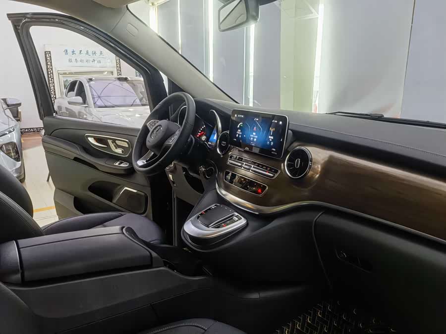 Mercedes-Benz V Class 2024 car image #6