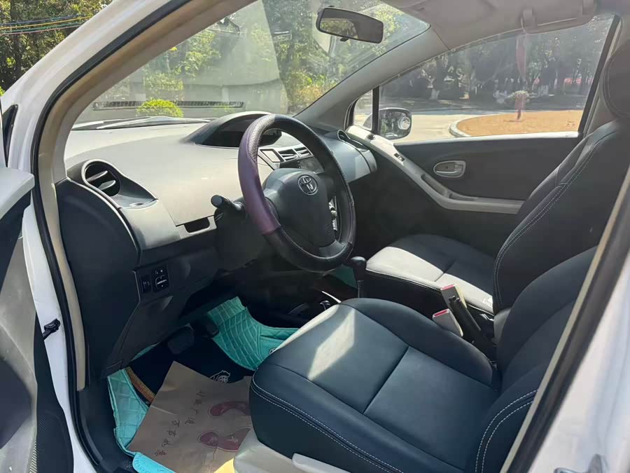 Toyota Yaris 2010 imagem de carro #6