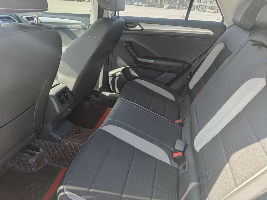 Volkswagen T-Roc 2019 car image #6