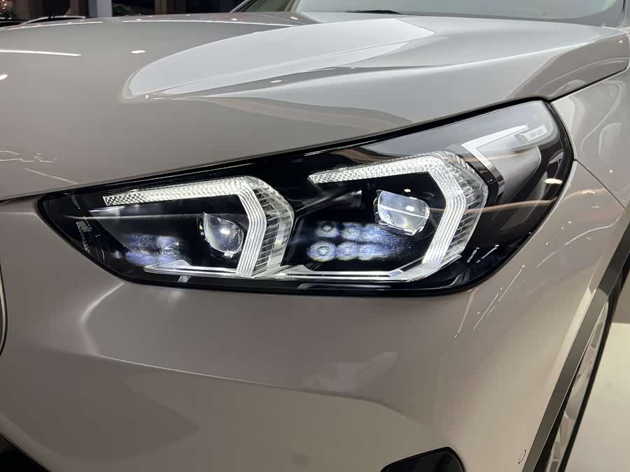 BMW iX1 2024 car image #6