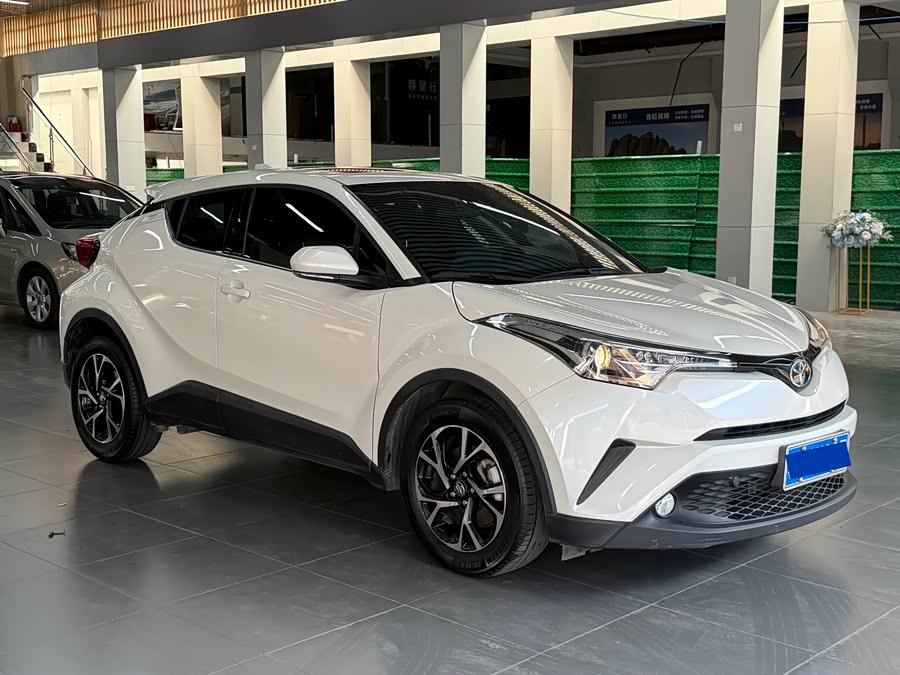 Toyota C-HR 2020 car image #6