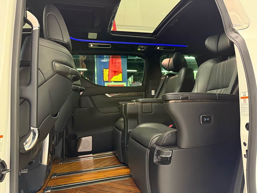 Toyota Alphard 2022 car image #6