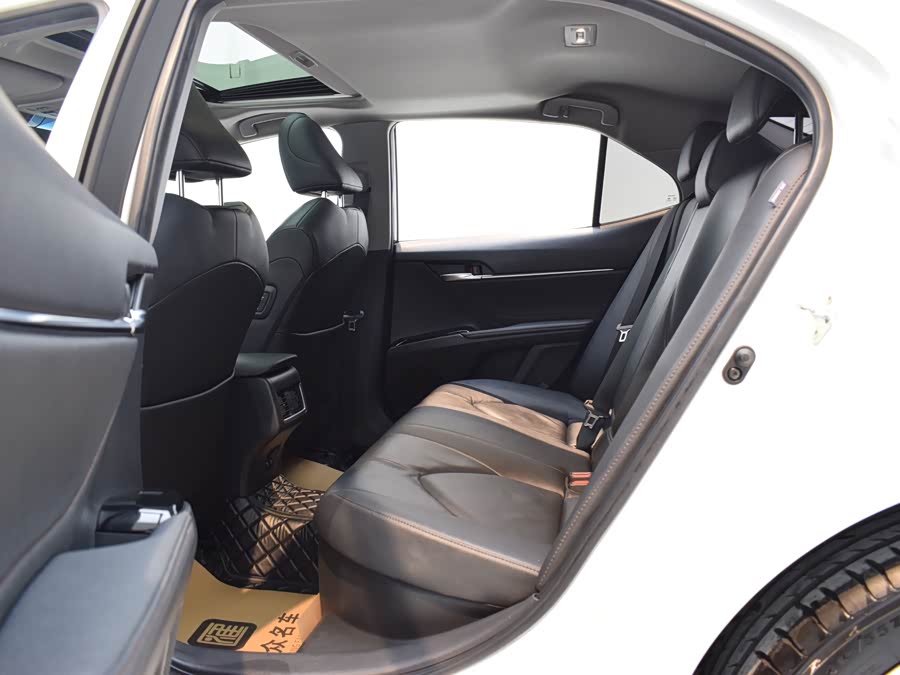 Toyota Camry 2021 immagine di auto #6