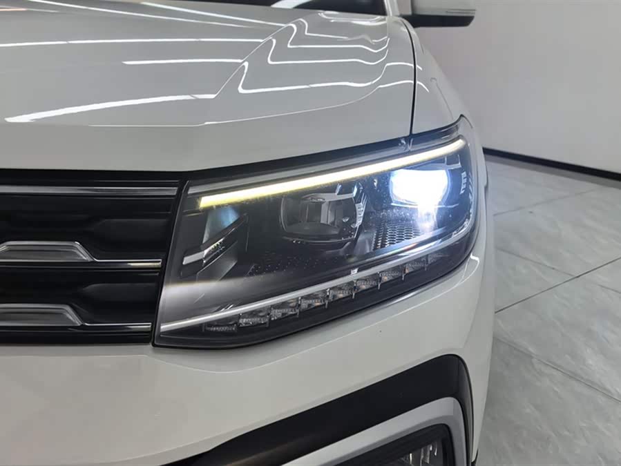 Volkswagen T-Cross 2019 #6 Volkswagen T-Cross 2019 car image #6