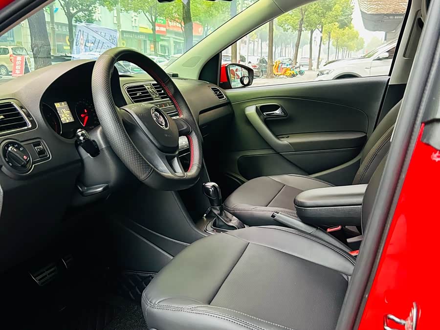 Volkswagen Polo 2015 immagine di auto #6