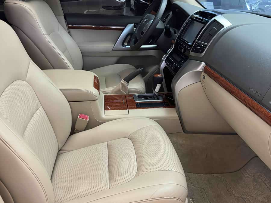 Toyota Land Cruiser 2013 car image #6