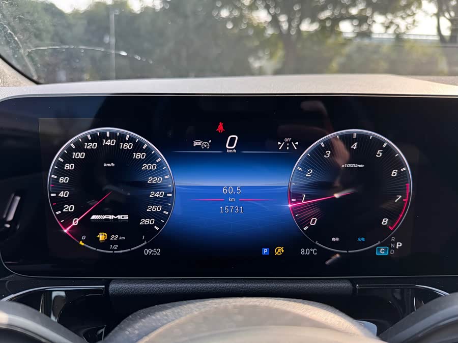 Mercedes-Benz GLA AMG 2025 immagine di auto #6