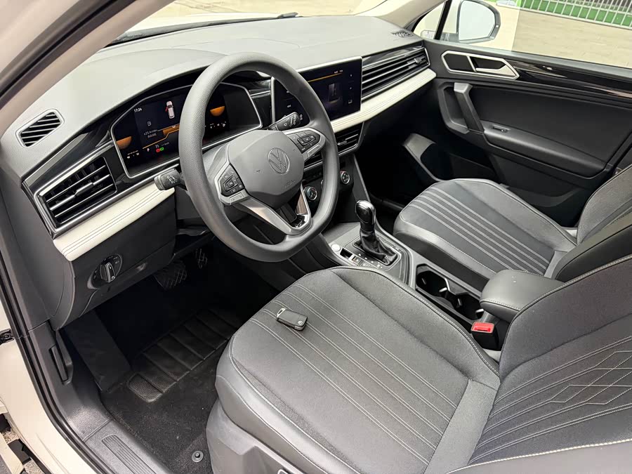 Volkswagen Tiguan L 2022 #6 Volkswagen Tiguan L 2022 car image #6