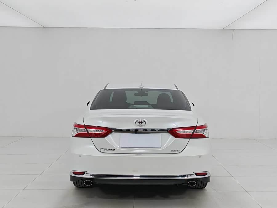 Toyota Camry 2023 immagine di auto #6