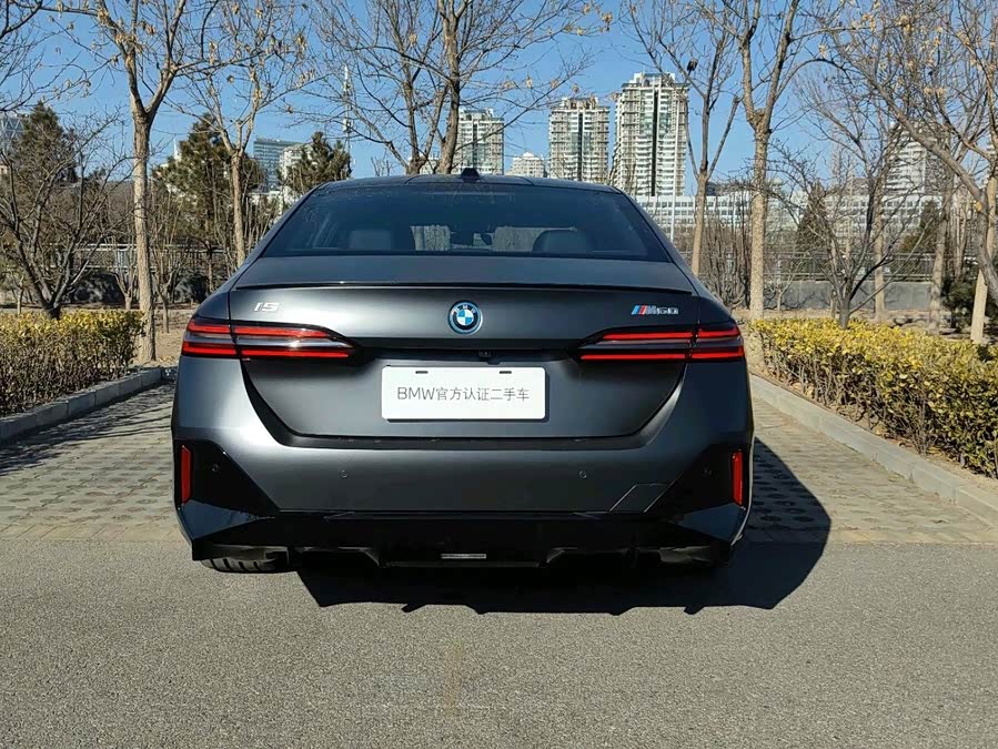 BMW i5 M60 car image #6